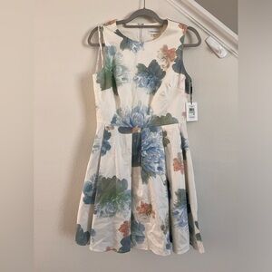 Floral Calvin Klein women’s Dress in Blue and Green size 8 NWT